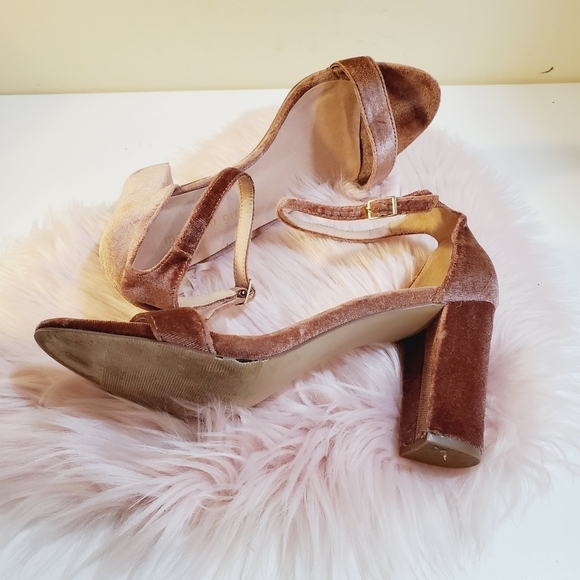 Madden Girl rose gold velvet sandals size 10 - Picture 11 of 13
